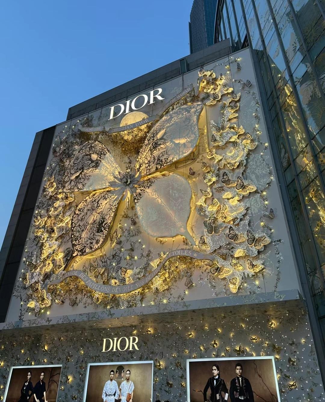 Pendientes de acabado dorado